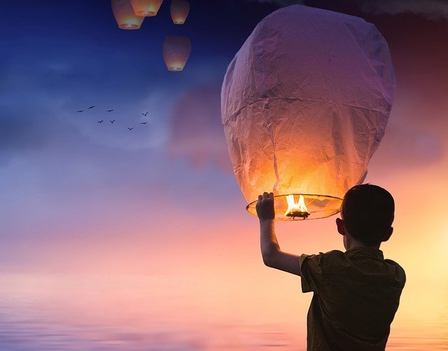 pouštění lampionu